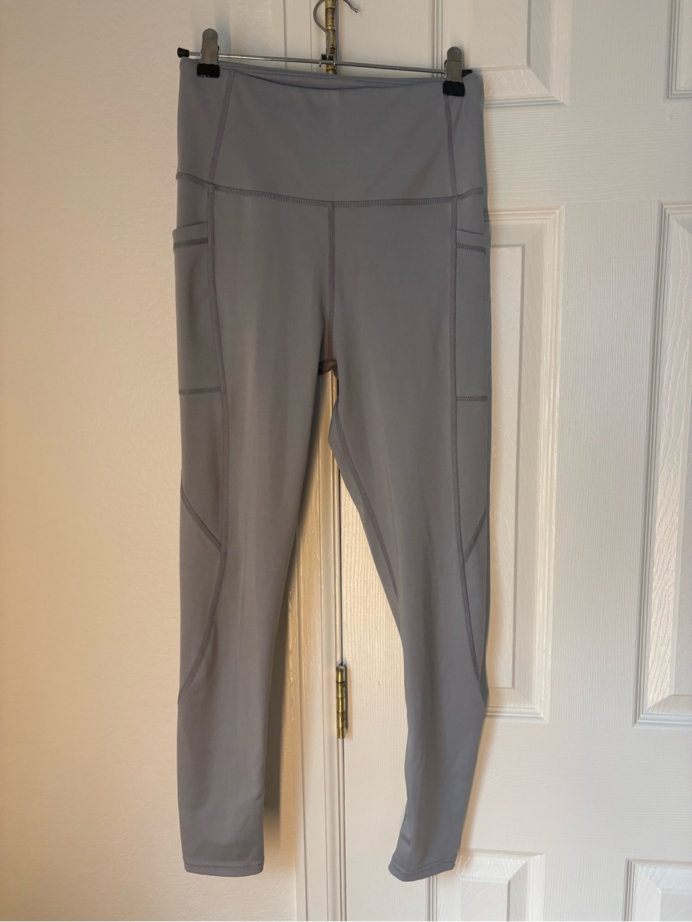 High-Waist Performance Leggings in Light Gray